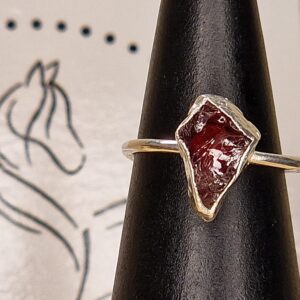 Bague drusy grenat en argent sterling 925, ajustable, au design texturé et éclat rouge profond